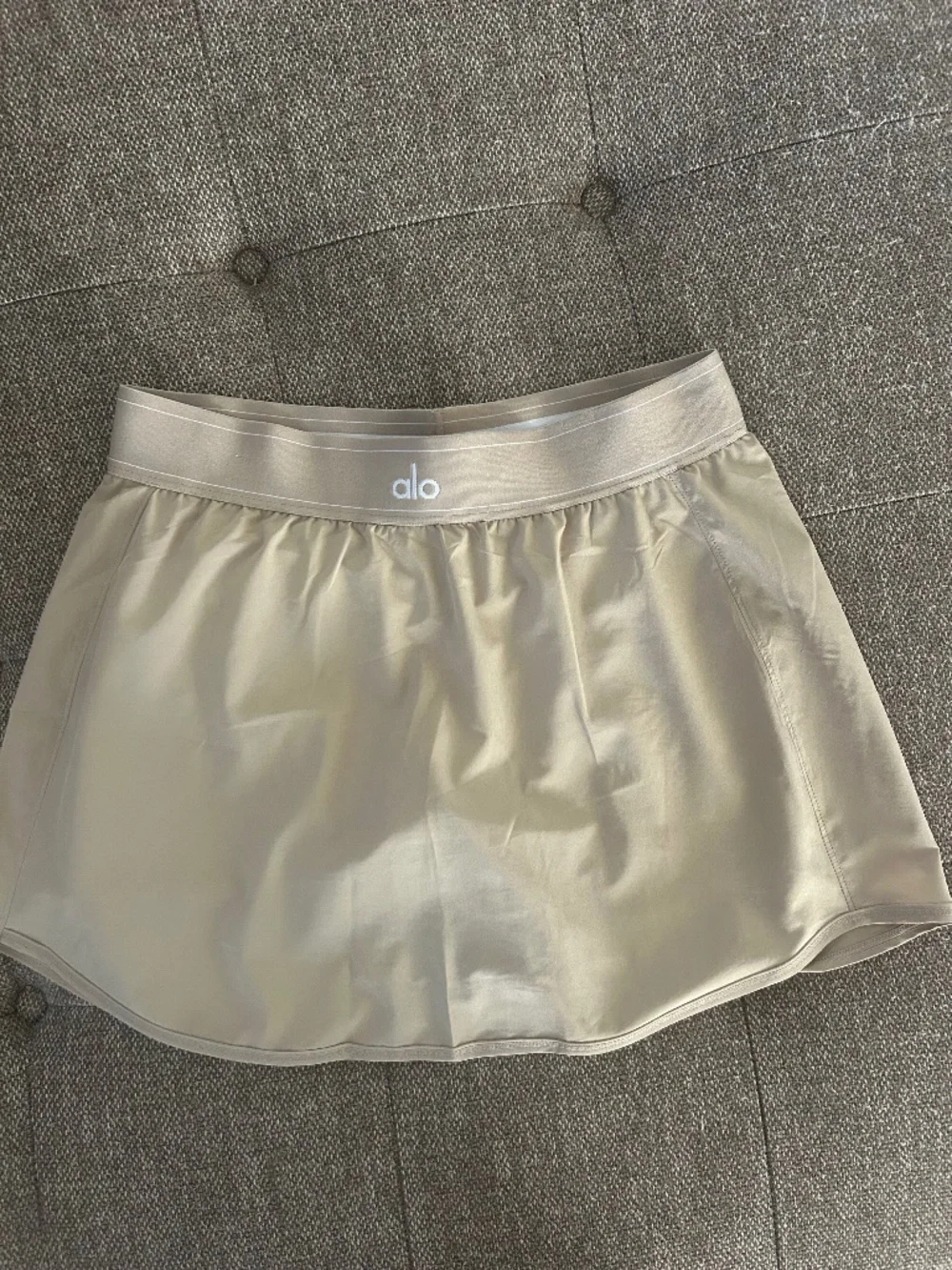 ALO skirt size L beige / sand color